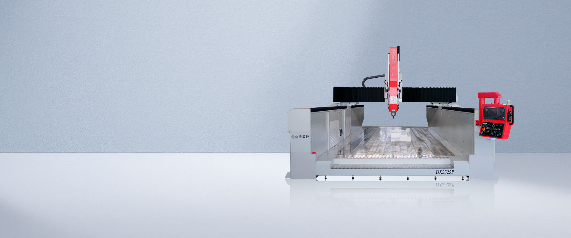 <strong>扎实的精密机械与<br>数字控制整合技术能力</strong>